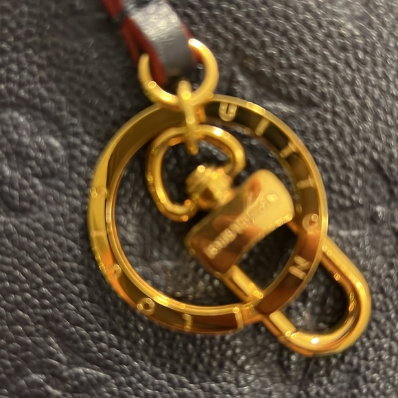 Louis Vuitton Leather Artsy MM Handbag in Navy - Picture 12 of 16